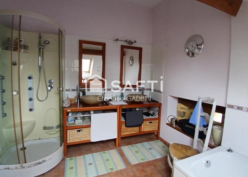 Propriété - 585 m² - 18 pièces