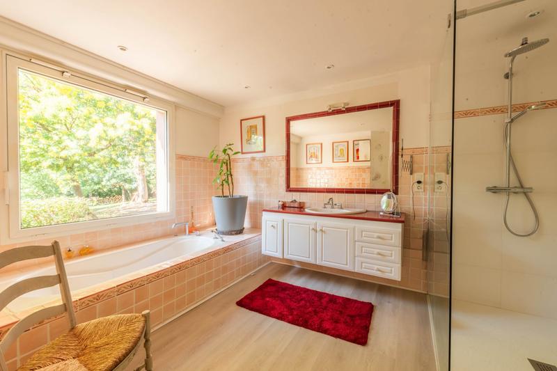 Maison ancienne - 300 m² - 8 pièces