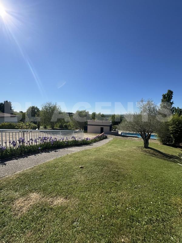 Propriété - 214 m² - 8 pièces