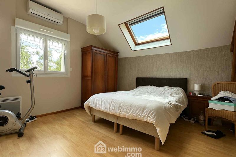 Maison - 255 m² - 8 pièces