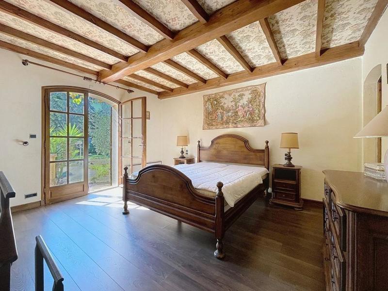 Maison - 362 m² - 5 pièces