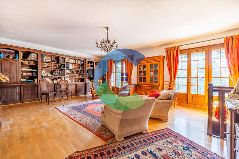 Maison - 195 m² - 7 pièces