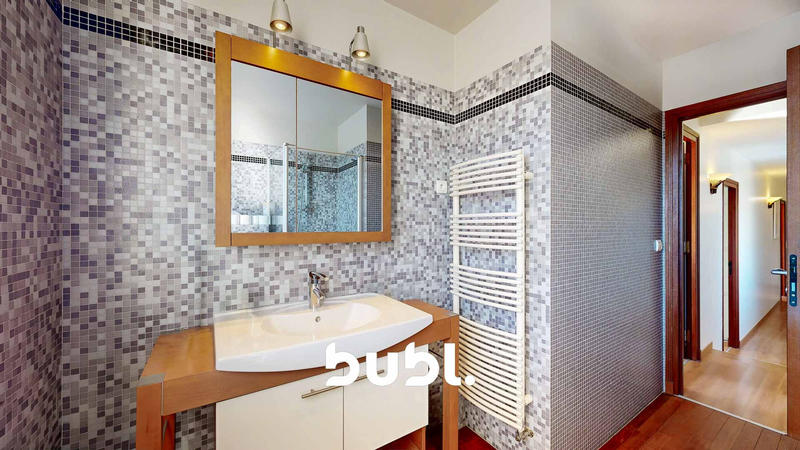 Maison - 302 m² - 12 pièces