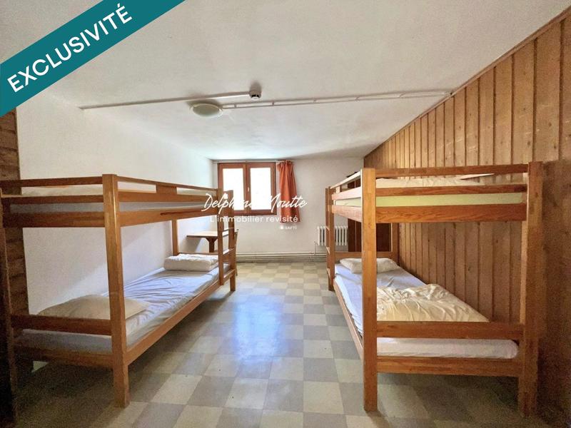 Local commercial - 1 610 m² - 46 pièces