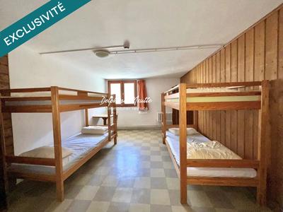 Local commercial - 1 610 m² - 46 pièces