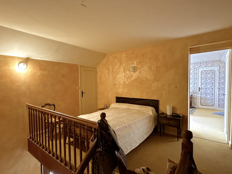 Maison - 260 m² - 8 pièces