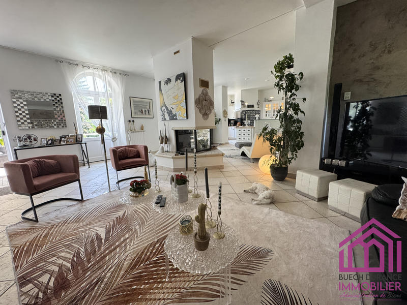 Villa - 233 m² - 6 pièces