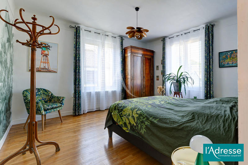 Maison - 223 m² - 7 pièces