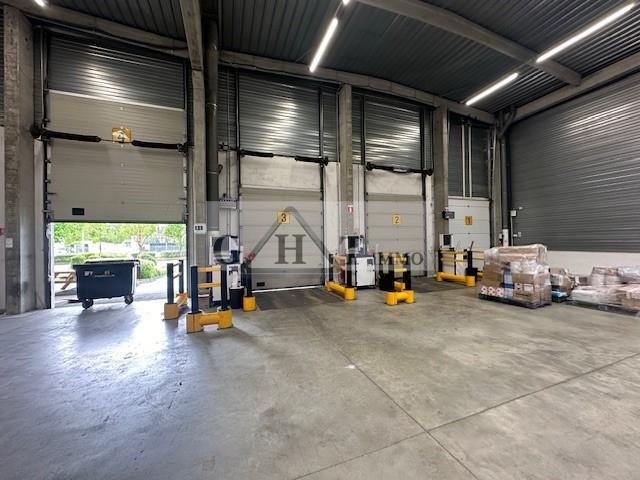 Entrepôt - 3 167 m²