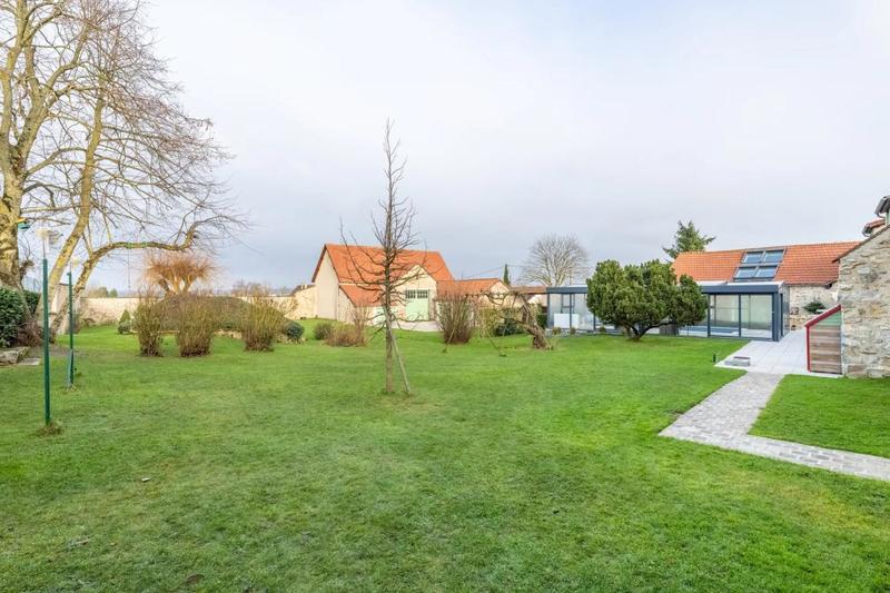 Corps de ferme - 270 m² - 9 pièces