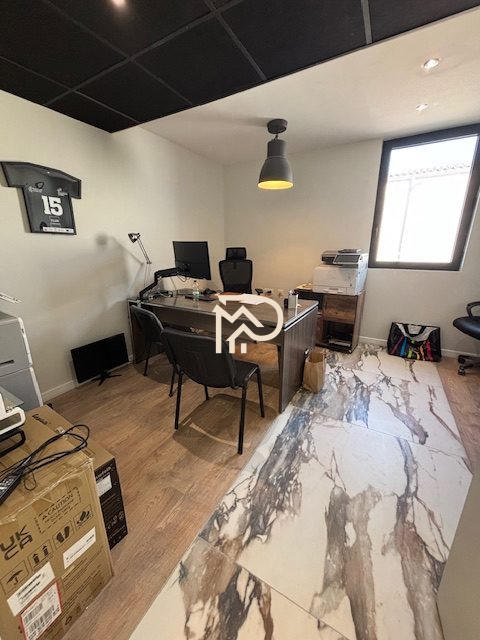 Local d'activités - 143 m²