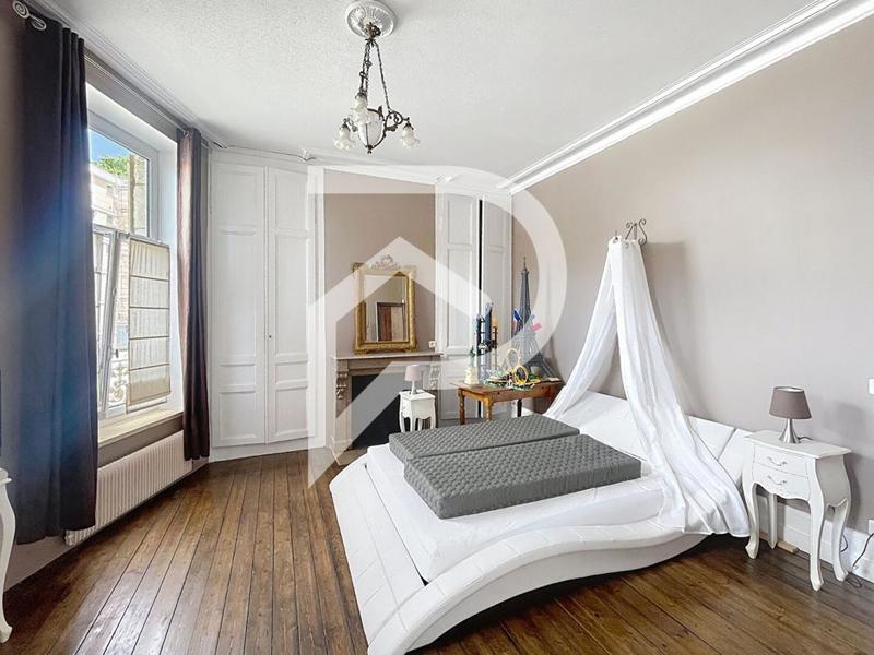 Propriété - 273 m² - 6 pièces