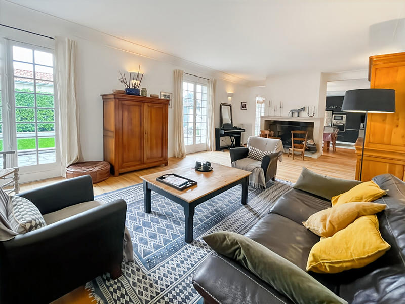 Maison - 210 m² - 8 pièces