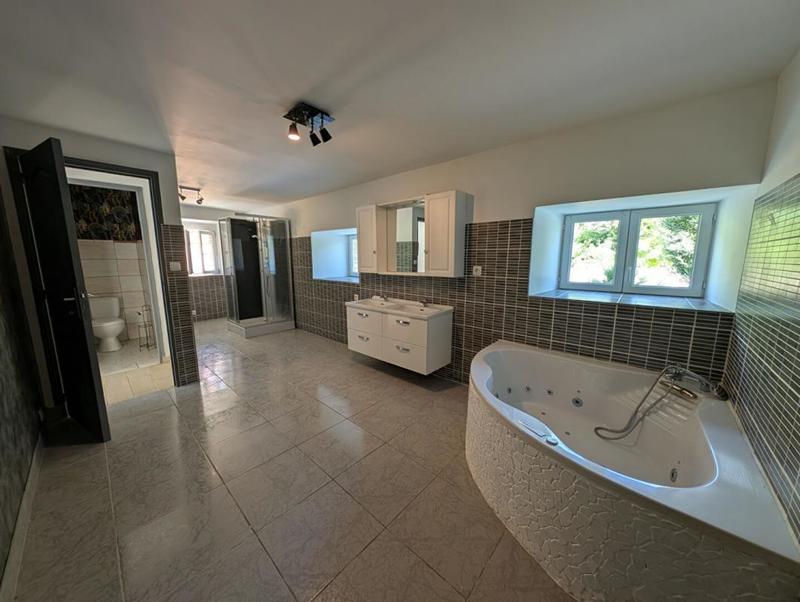 Maison - 182 m² - 7 pièces