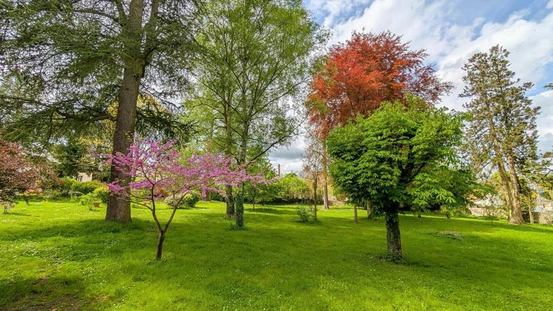 Demeure - 303 m² - 10 pièces