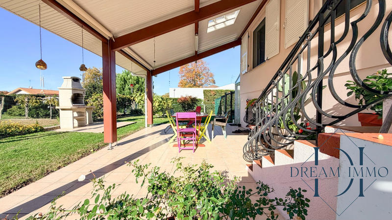 Maison - 263 m² - 7 pièces