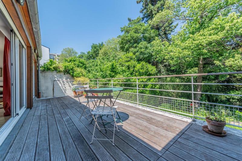 Maison - 235 m² - 8 pièces