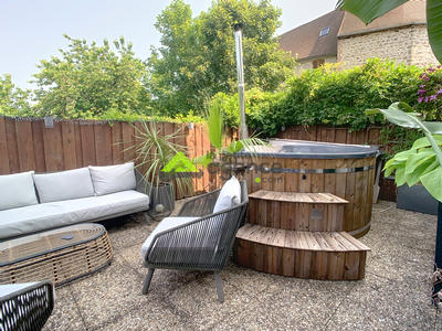 Maison - 266 m² - 9 pièces