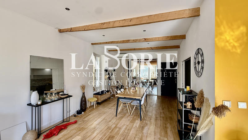 Appartement - 98 m² - 2 pièces