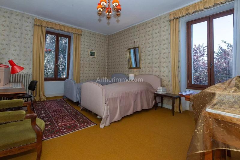 Maison - 210 m² - 8 pièces