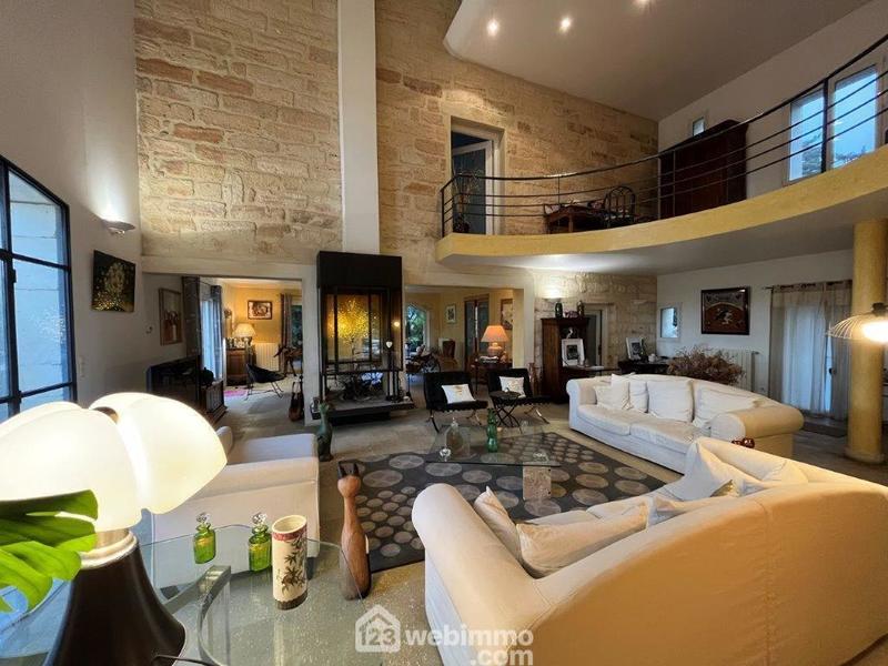 Maison - 500 m² - 9 pièces