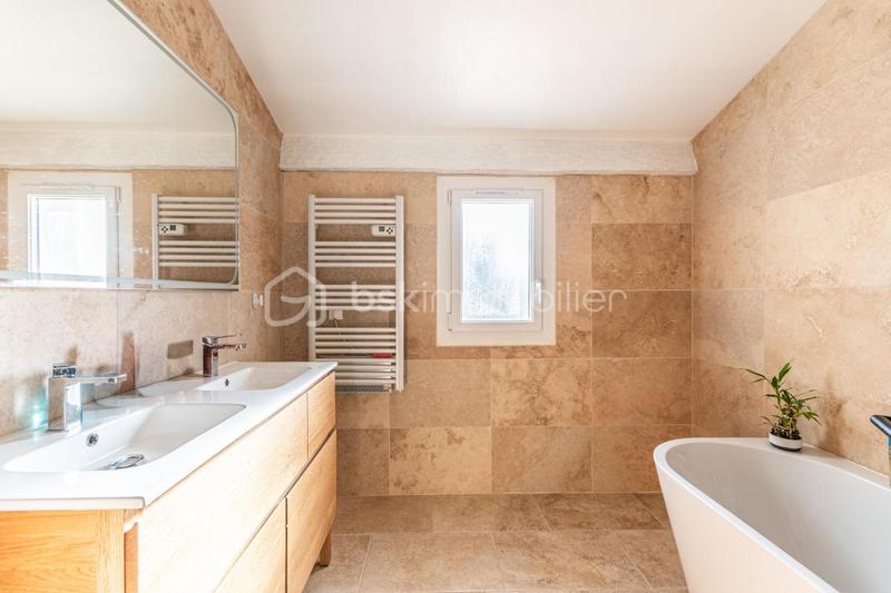 Maison - 210 m² - 8 pièces