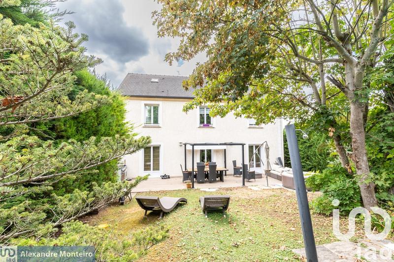 Maison - 180 m² - 8 pièces