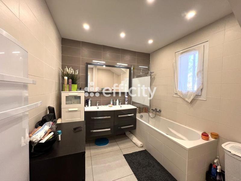 Maison - 136 m² - 6 pièces