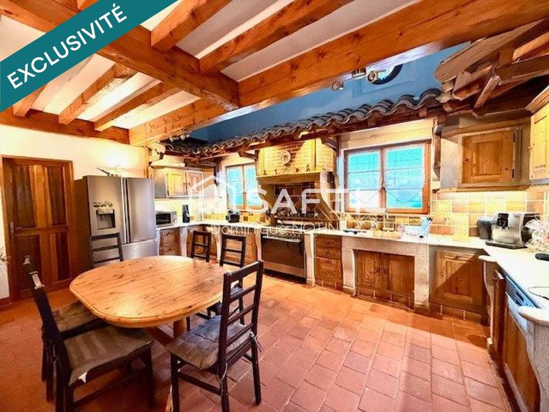 Maison - 370 m² - 9 pièces