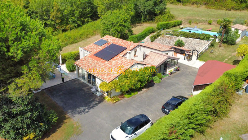 Maison - 208 m² - 7 pièces