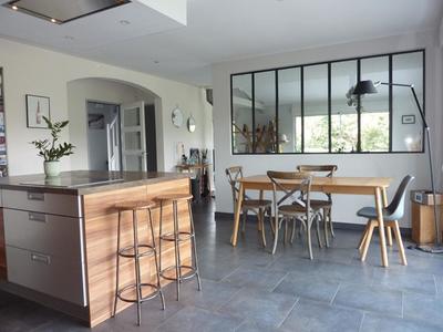 Maison - 207 m² - 9 pièces