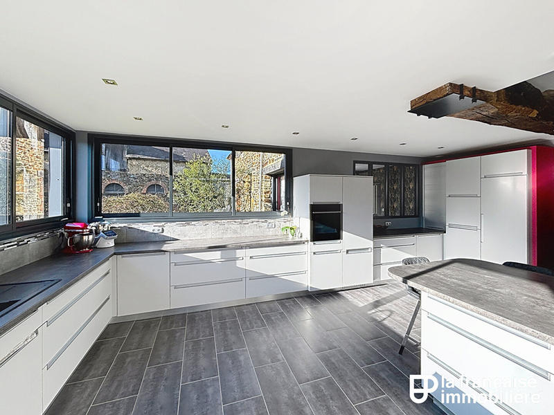 Maison - 231 m² - 6 pièces