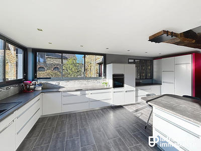 Maison - 231 m² - 6 pièces