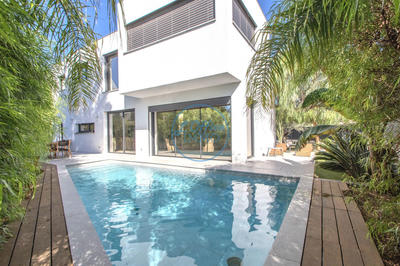 Maison - 180 m² - 5 pièces