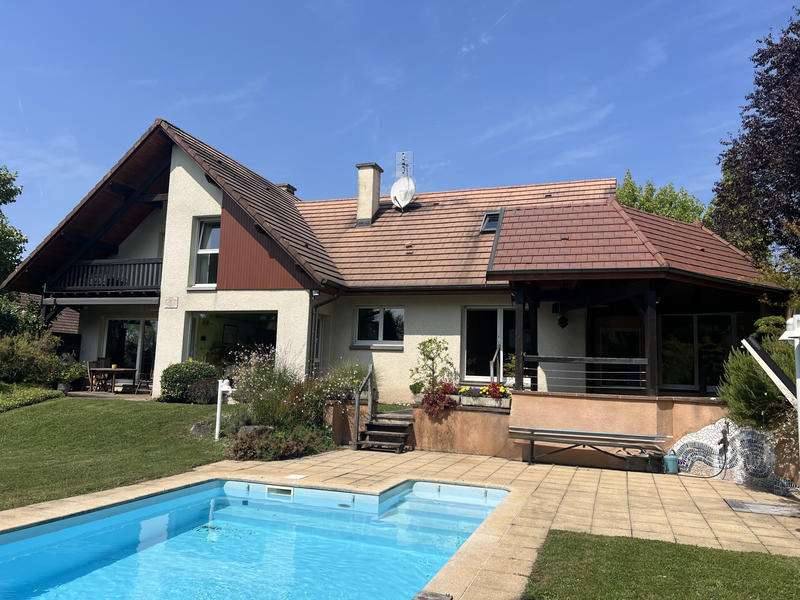 Maison - 201 m² - 8 pièces