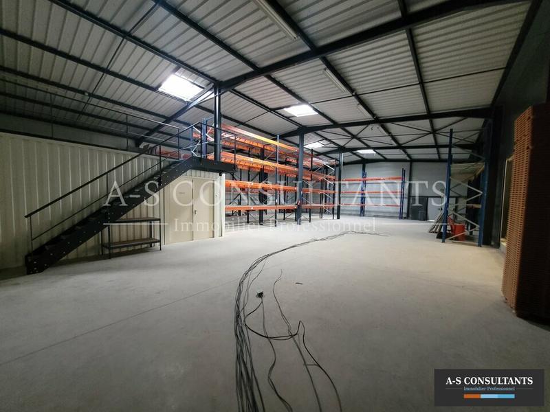Local d'activité / Entrepôt - 598 m²