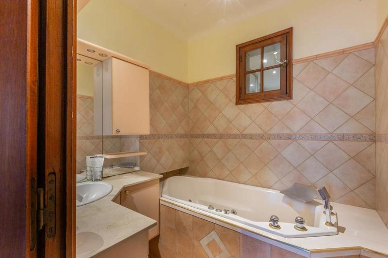 Maison - 215 m² - 9 pièces