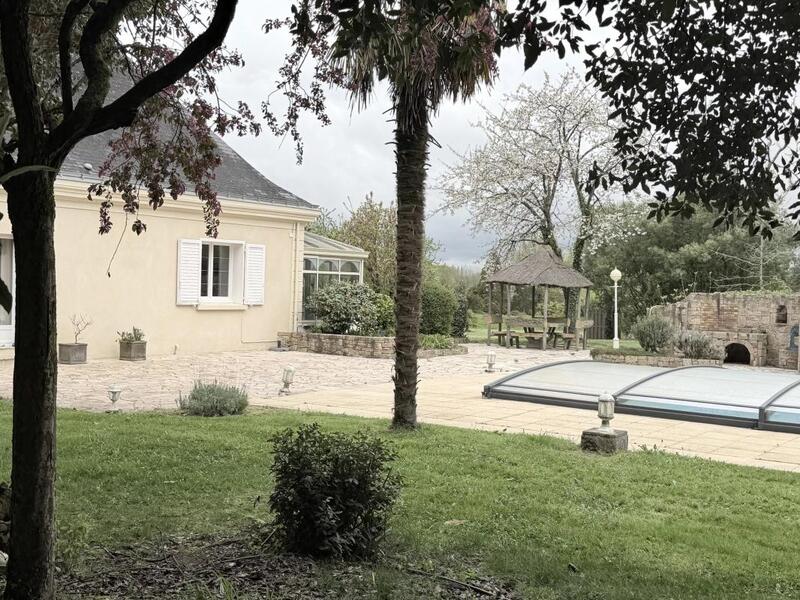 Propriété - 240 m² - 8 pièces