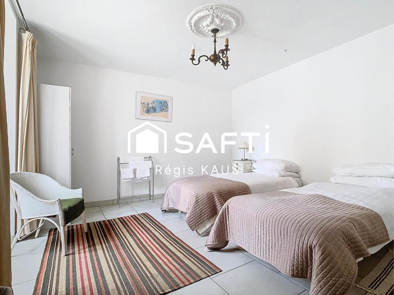 Maison - 296 m² - 12 pièces