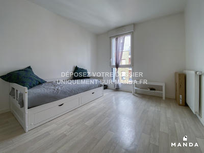 Chambre - 12 m² - 4 pièces