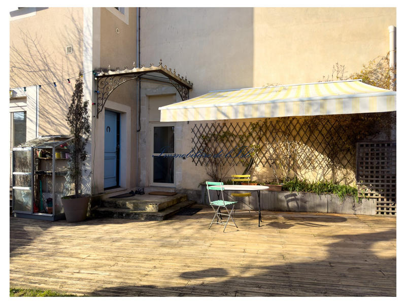 Maison - 266 m² - 12 pièces