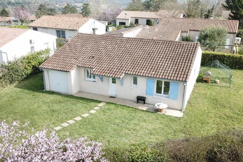 Maison - 90 m² - 5 pièces