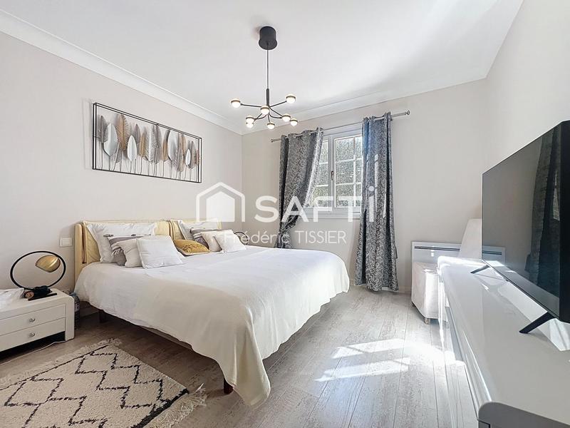 Maison - 220 m² - 8 pièces