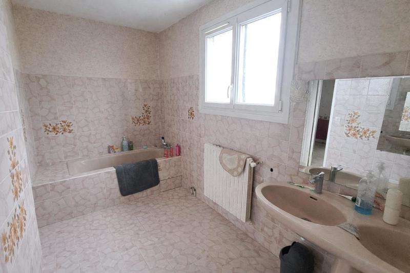 Maison - 198 m² - 7 pièces