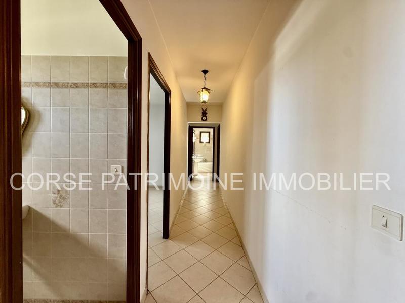 Maison - 225 m² - 12 pièces