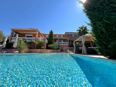 Villa - 273 m² - 6 pièces