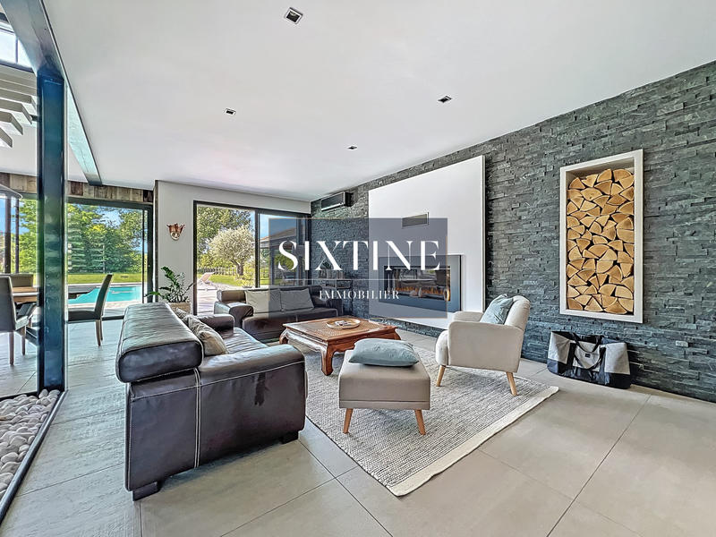 Maison contemporaine - 254 m² - 7 pièces