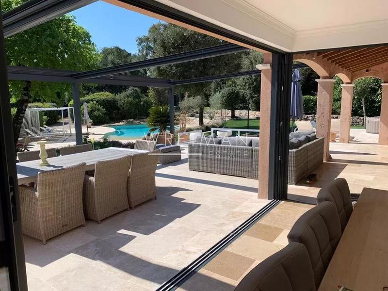 Maison - 227 m² - 8 pièces