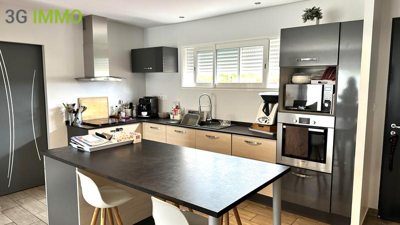 Maison - 96 m² - 5 pièces