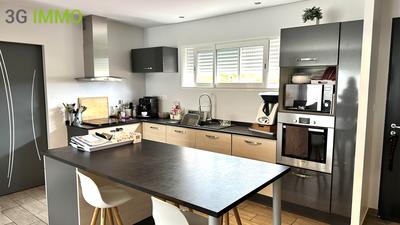 Maison - 96 m² - 5 pièces